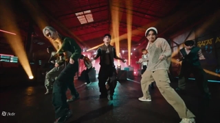 اجرای اهنگ chk chk boom از استری کیدز با کیفیت 720p