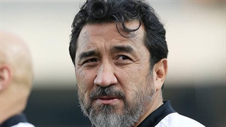 خداداد عزیزی : زمین ورزشگاه یزد، بی کیفیت و بیشتر شبیه کشتزار بود!