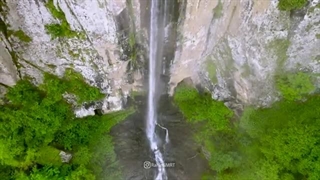 نمای حیرت انگیز آبشار لاتون