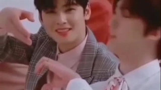 اون وو در حال شیطونی کردن