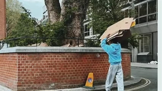 درون هتل مهاجران: داستان بقا و مبارزه