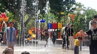 آب باری کودکان پارک ملت مشهد