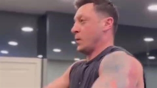 اوزیل رفته تو کار فیتنس چی ساخته