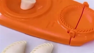 پیراشکی و سمبوسه زن دو کاره