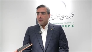 مهدی صادقی، مدیرعامل گروه صنعتی ایران ترانسفو در بازدید از غرفه گروه صنایع پتروشیمی خلیج‌فارس