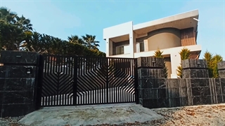 درب فلزی مدرن اسپاین اجرا شده در عباس آباد