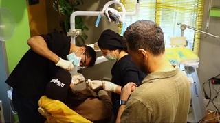 جراحی دو دندان عقل در کمتر از 5 دقیقه در دندانپزشکی گلدن ایمپلنت