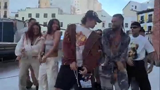 چالش دنس Elevator بکهیون همراه تیمش