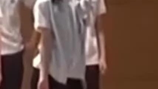 معروف ترین رقص کلاپ رقص سونو داخل مدرسه ...(گوگولی اخیییی انرژیشو ... بعد من تو مدرسه مثل جنازه ها بودم جون راه رفتن هم نداشتم)