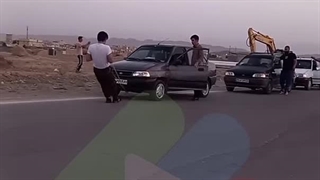 کشیدن ۹ پراید با قدرت فک و دندان توسط پهلوان حیدر مدنی