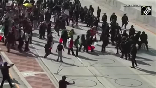 هرج و مرج در بزرگراه ۱۰۱ لس‌آنجلس، درگیری معترضان ضد قانون مهاجرت و گمرک آمریکا با پلیس و استقرار گارد ملی