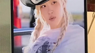 عکس منتشر شده از رزی در تور⁦(⁠ ⁠◜⁠‿⁠◝⁠ ⁠)⁠♡⁩