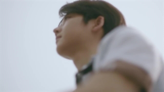 اجرای لایو سویون . اسم آهنگو بخدا نمی‌دونم .