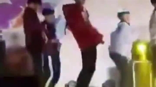 کاور دنس DNA بی تی اس توسط هیسونگ در سال 2017  قبل دبیو (من این موقع تازه با کی پاپ آشنا شده بودم اخیی)