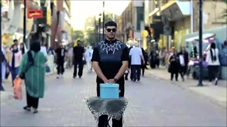 یه لبخند، یه نقاب ...