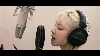 کاور یوکی از آهنگ What it sounds like کپشن