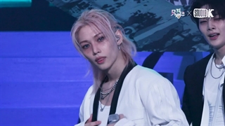 فنکم فلیکس در اجرای CEREMONY