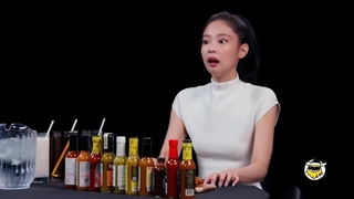 JENNIE Cries For Help While Eating Spicy Wings | Hot Ones «درخواستی»