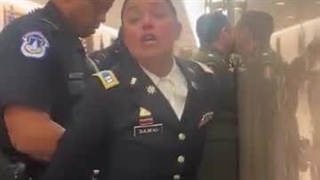 دستگیری خلبانان آمریکایی که از بردن سلاح به اسرائیل برای بمباران غزه خودداری کردند