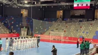 پخش سرود ملی و سلام نظامی دختران فوتسال ایران پیش از بازی فینال مقابل چین