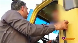 آرد دولتی رو کیسه‌ای۱۰۰ تومن می‌گیرن؛ بعد تو بازار آزاد می‌فروشن ۱ میلیون!یاد فلیم مختار افتادم