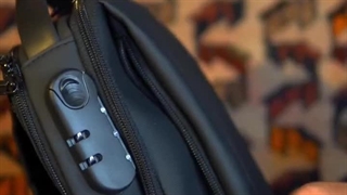 بادی بگ بنج 7090 ضد آب و قفل رمز دار