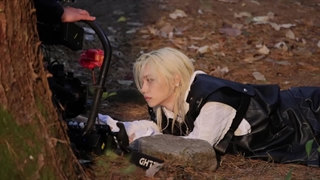 پشت صحنه ضبط ام وی unfair از فلیکس و hold my hand از هان عضو استری کیدز