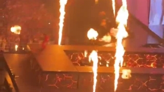 از زاویه دیگه تماشا کنید:)