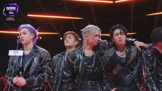 پسرا دارن گریه میکننننTT