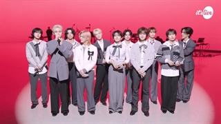 لایو آهنگ‌های Present و WISH از INI