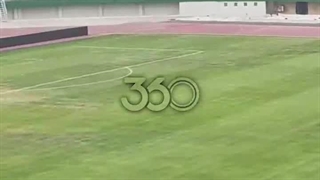 وضعیت چمن ورزشگاه امام خمینی اراک در آستانه شهرآورد