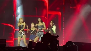 اجرای آهنگ بلک پینک =SHUT DOWN/BLACKPINK=شات دون_خاموش/در کنسرت