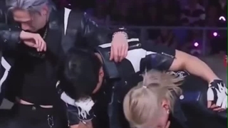 هیونجین برنده بهترین انتخاب جشنواره AAA میشه،چند دقیه بعد اعضا: