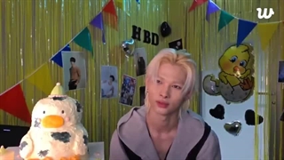 لایو ویورس نیکی به مناسب تولد ۲۰ سالگیش 2025/12/09+ زیرنویس فارسی