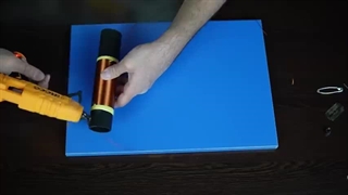 ساخت خفن ترین رادیو که برای کارکردن نه نیاز به برق داره نه باتری با نوک مداد و تیغ و سنجاق