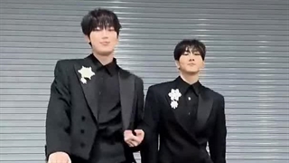 وای بچه ها وای الان به مامانم زنگ زدن گفتن تعطیلیم اینقدر جیغ زدم که صدام بالا نمیاد