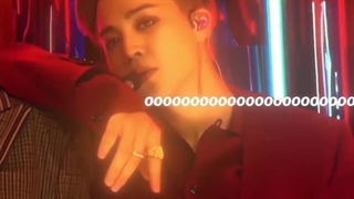 نمیدونم چرا توی گوشیمه؟ اصلا کی اینو من دیدم ذخیره کردم؟