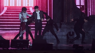 فنکم اجرای Crown اکسو در شوکیس کامبک