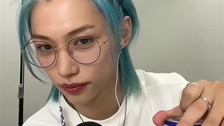 موکبانگ‌با‌فلیکس‌:  + ولی‌چه‌باحیا‌میخوره^-^