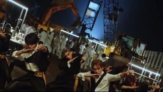 موزیک ویدیو از استری کیدز "STRAY KIDS" آهنگ "God's menu" (کپشن)