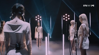 اجرای stuck in the middle از بیبی مانستر (لایو)