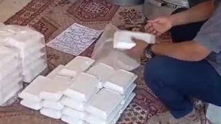 اطعام ایتام و نیازمندان روستای شمزان جهاد در قلعه گنج واقع در جنوب کرمان (۱۴۰۴/۱۰/۱۸)