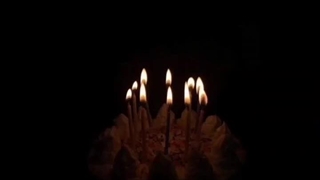 فقط منم که از روز تولدم خوشم نمیاد..... هر کاری می کنم خوشحال نمیشم.....