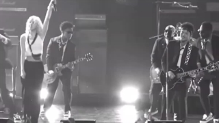 اجرای APT از رزی و برونو مارس در مراسم گرمی 2026