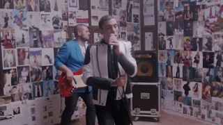 Can_Bonomo_-_Dem