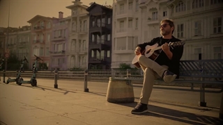 Tuna_Kiremitçi_-_Ellerimde_Çiçekler__Official_Video_(720p)