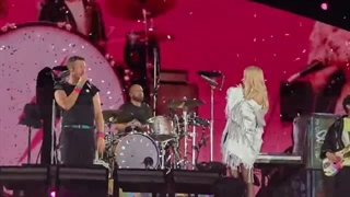 اجرای APT توسط Rosé و Coldplay